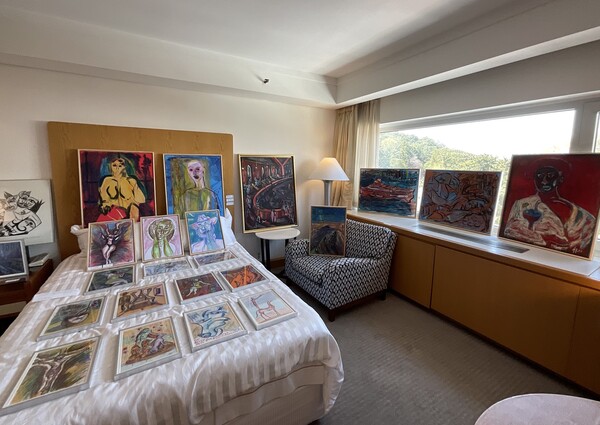 웨스턴조선호텔 부산에 전시된 더블유 아트갤러리의 작품들