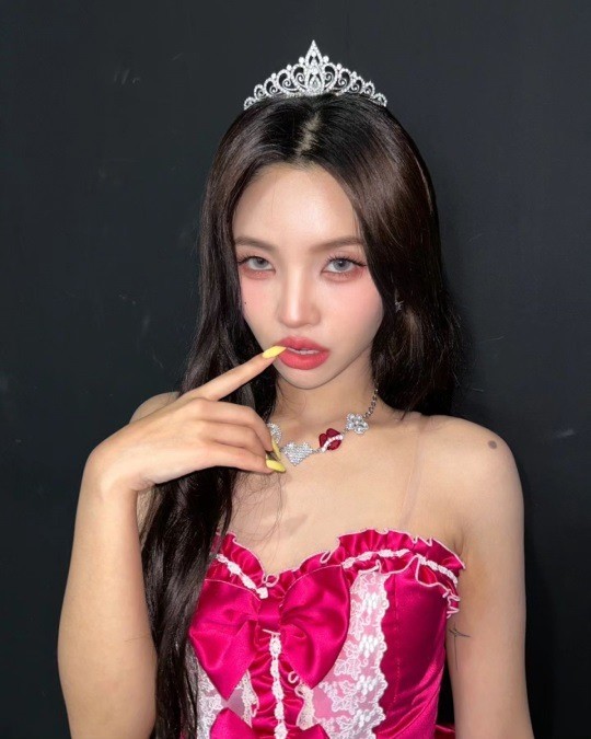 (여자)아이들 전소연 티아라 쓰고 '이대로 여왕될래'
