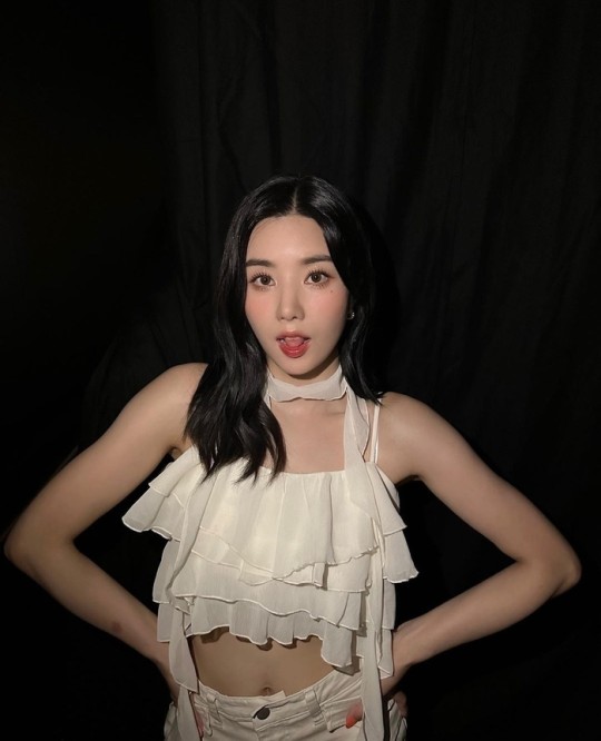 버버리 비키니 화제 권은비, '장꾸미'로 도쿄와 이별