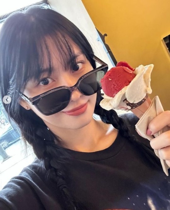 트와이스 모모, 흘깃 쳐다봐도 빠져드는 무한 매력