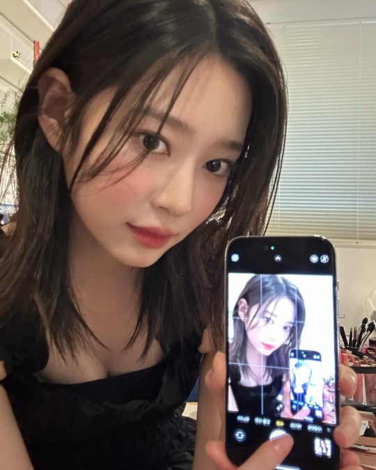 김민주, '안면 국보' 별명 입증하는 미모의 거울 셀카