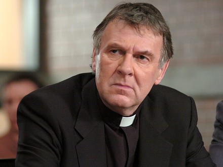 ‘배트맨 비긴즈’ 영국 배우 톰 윌킨슨 자택에서 사망-향년 75세