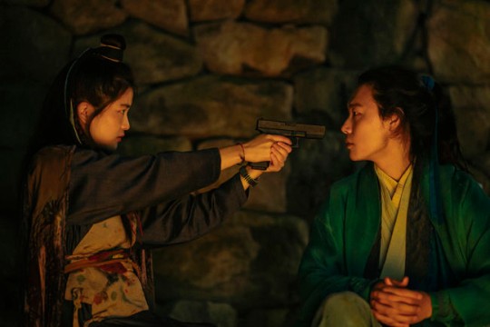 '외계+인' 2부 류준열x김태리→염정아x조우진, 더욱 강렬하다