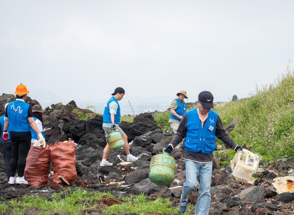 심즈업의 섬마을 해양쓰레기 수거활동
