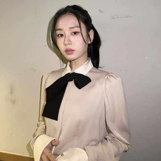 안은진, 모던한 블라우스 입고도 왠지 길채가 보여