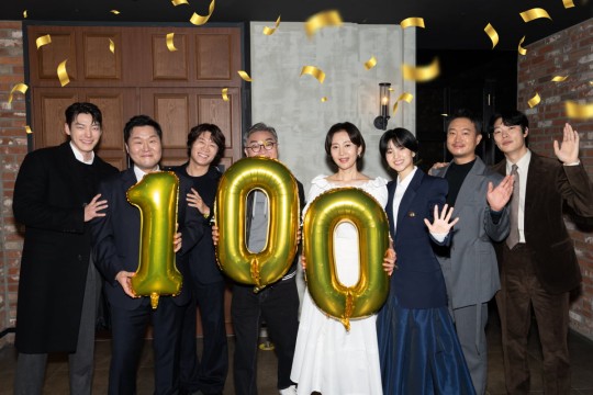 '외계+인' 2부, 100만 관객 돌파-류준열, 김태리, 김우빈 '활짝'