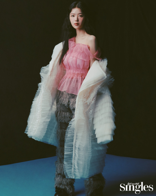 ‘황야’ 노정의, 지금까지 볼 수 없었던 숨겨진 매력 발산