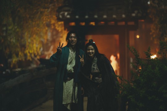 '외계+인' 2부, 류준열+이하늬+김우빈 등 화기애애 비하인드