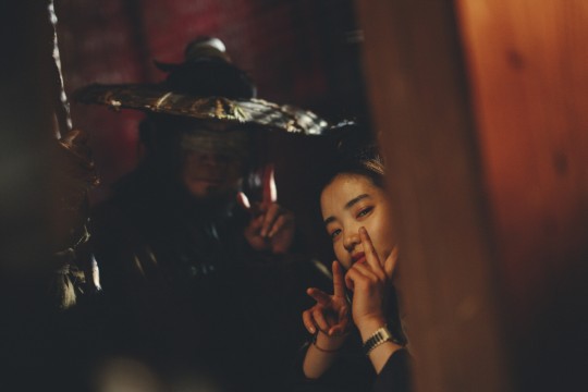 '외계+인' 2부, 류준열+이하늬+김우빈 등 화기애애 비하인드