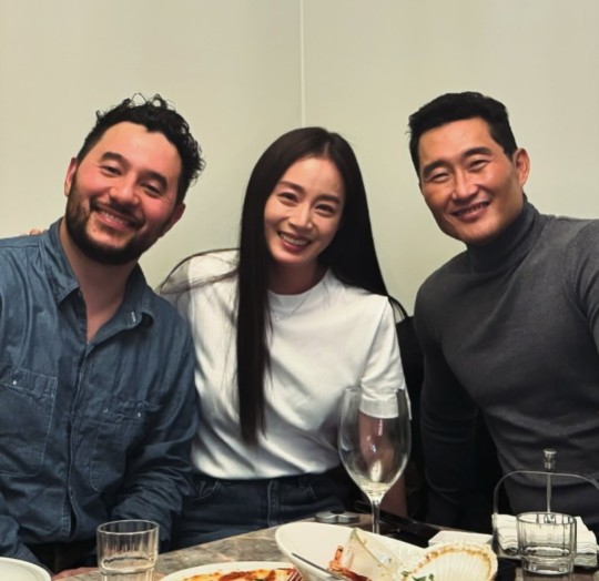 김태희, 할리우드 스타들과 어깨 나란히