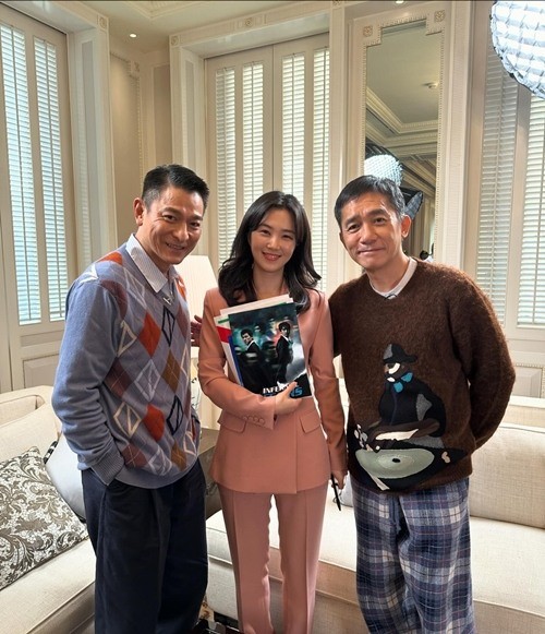 강지영 아나, 유덕화X양조위 사이 수줍은 모습