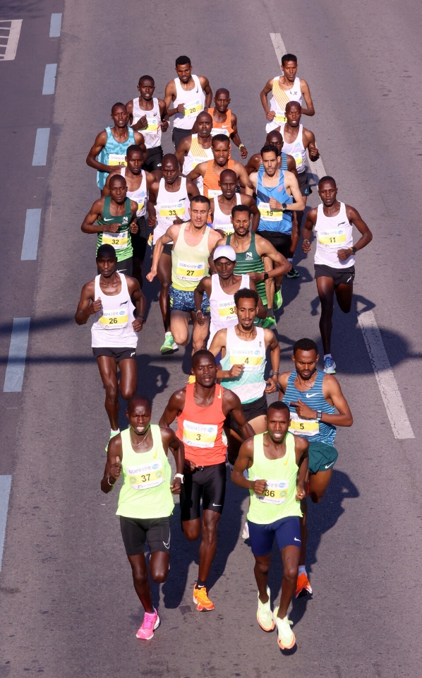 ​2023 대구국제마라톤대회 선두그룹 레이스 모습​(출처: KBS1 중계방송 화면 캡처)