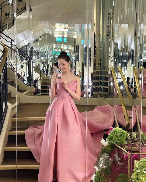 임윤아, 칸 국제 영화제에서 뽐낸 핑크공주 매력