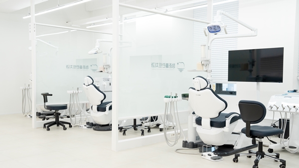 임플란트 진행, 경험 갖춘 의료진 통한 <b>치과</b> 진단 선행...사후관리도 중...