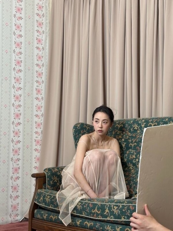 안소희, 시스루 원피스로 자랑한 뇌쇄적 매력