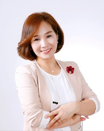 박미주 교수(작사가. 김포대 특임교수)