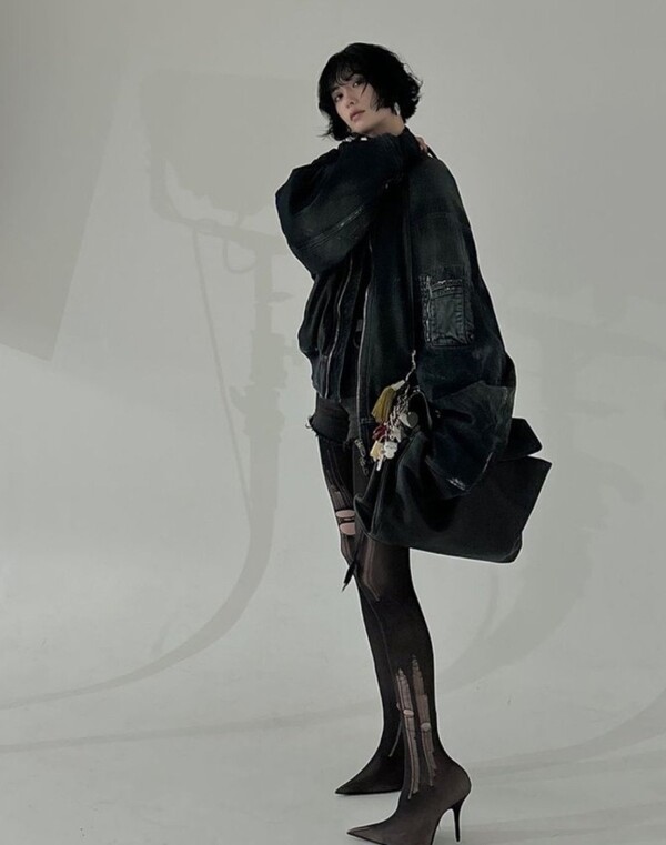 나나, 역시 퇴폐미의 여왕 '스타킹 찢고 관능적 매력 과시'