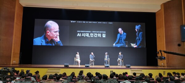 유발 하라리의 강연 'AI의 시대, 인간의 길'