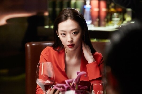 故 설리 노출 신 강요 논란-'리얼' 넷플릭스 2위 역주행