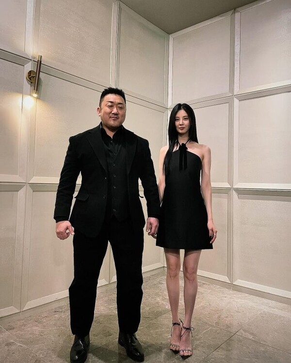 소녀시대 서현, 마동석 옆에서 여린 몸매 '비현실적'