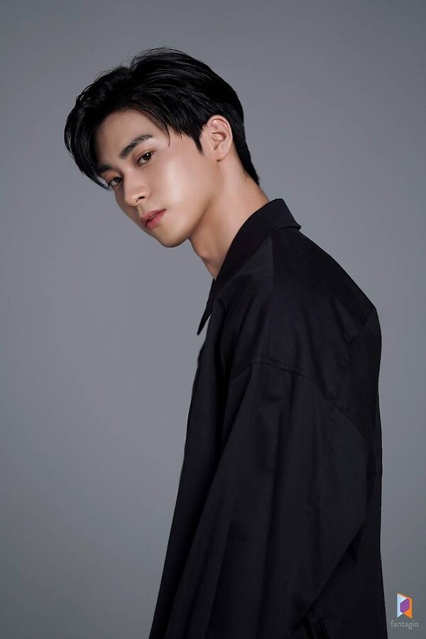 할리우드 '결혼 피로연' 주연 한기찬, 미국 유력 토크 쇼 점령