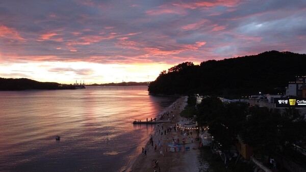 뻘다방 해변에 펼쳐진 석양이 아름답다. ⓒ김연용