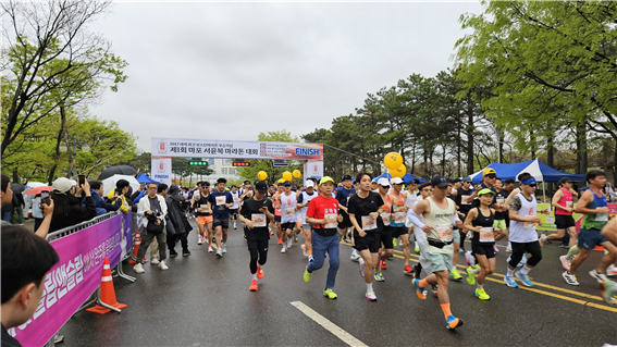 지난 4월 19일 열린 제1회 마포 서윤복 마라톤 대회 출발 모습. (사진제공 = 김원식 스포츠 해설가).