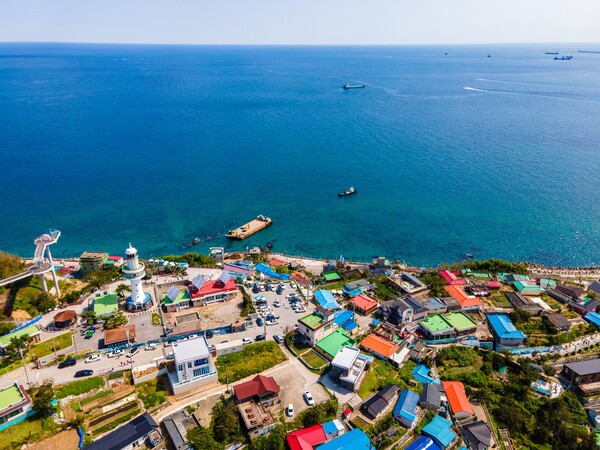 논골담길에서 내려다본 묵호 바다가 아름답다. ⓒ 잔잔하게
