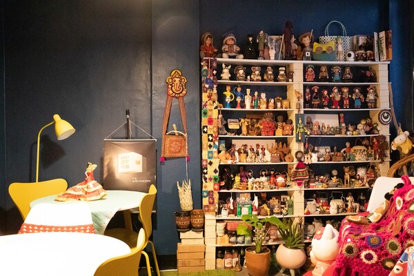 여행책방 ‘잔잔하게’는 여행자와 주민들의 아늑한 쉼터다. ⓒ 잔잔하게