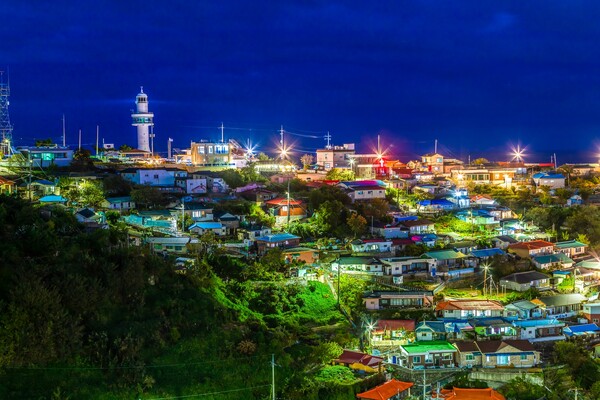 묵호등대와 논골담길 마을의 모습이 정겹다. ⓒ 잔잔하게