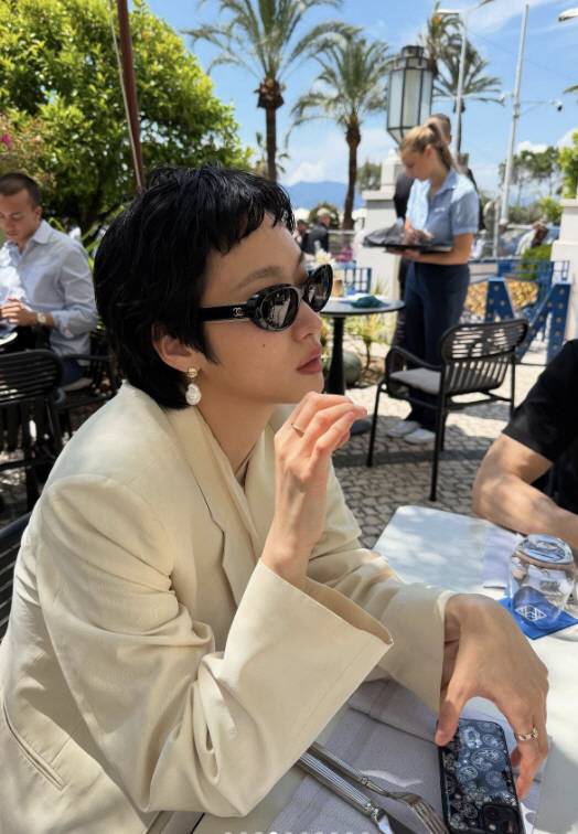 김고은, 칸에서 퉁퉁 부은 민낯 공개 '변장이 필요 없겠다'