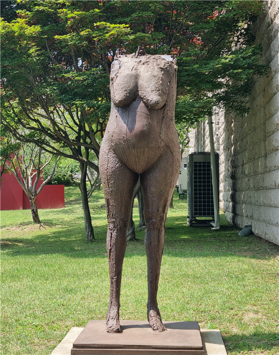 세자르 발다치니, 빌르타뇌즈의 여인상