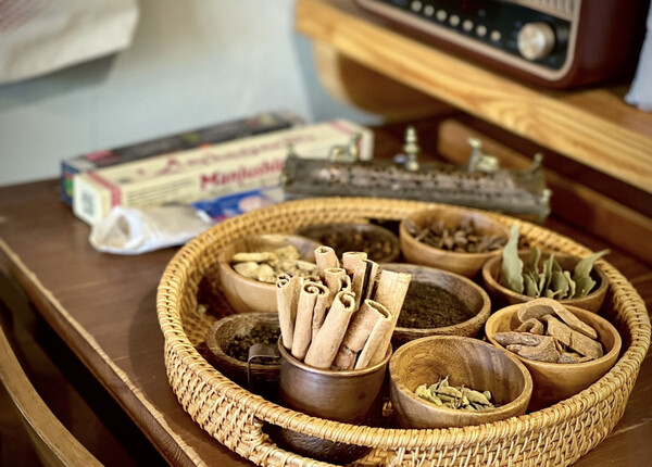 전국구 짜이 맛집으로 소문난 명주상회의 향신료. ⓒ명주상회