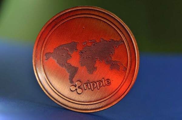 [시사이슈] 블랙록, XRP <b>ETF 출시</b> 계획 보류…암호화폐 시장 전략에 논란