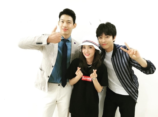 산다라박 SNS. 왼쪽이 최정원.