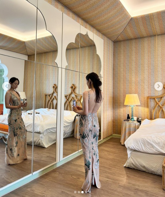 손예진, 등 전체 과감하게 드러낸 드레스로 매력 과시