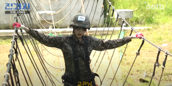 장원영, 목장갑 거꾸로 착용 논란 '실수? 손등 보호?'