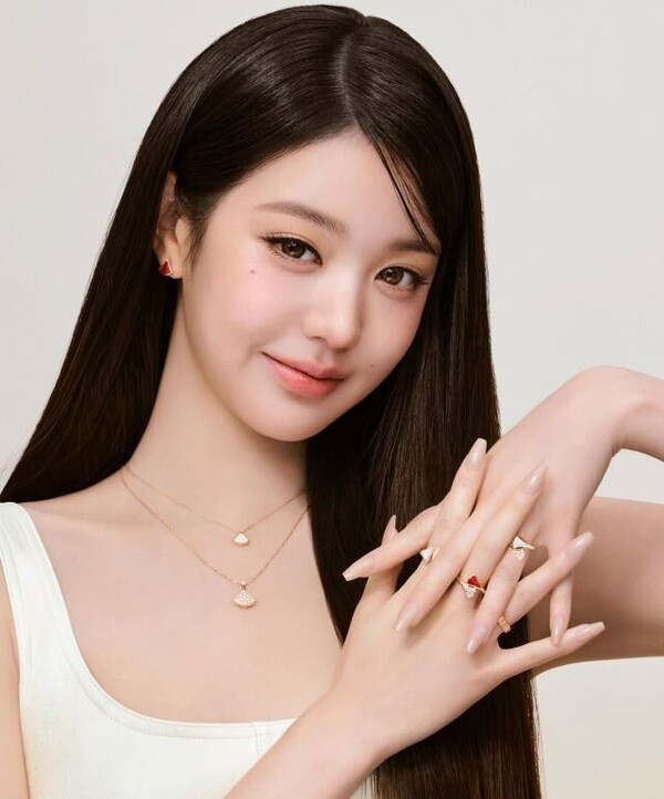 장원영, 목장갑 거꾸로 착용 논란 '실수? 손등 보호?'