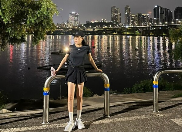 송가인, 한밤 한강 러닝 '헐떡헐떡'-"런린이는 걷기부터”