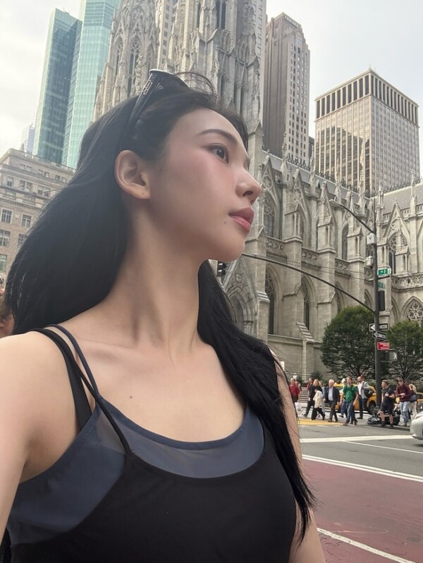 에스파 카리나, 뉴욕을 더욱 빛나게 만드는 압도적 매력