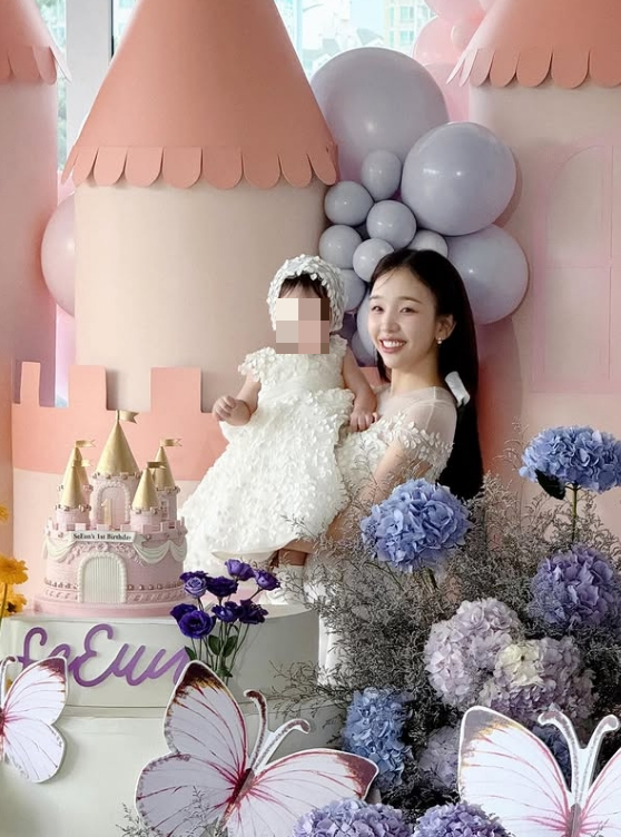 백아연, 딸이 벌써 1살 호화 돌잔치