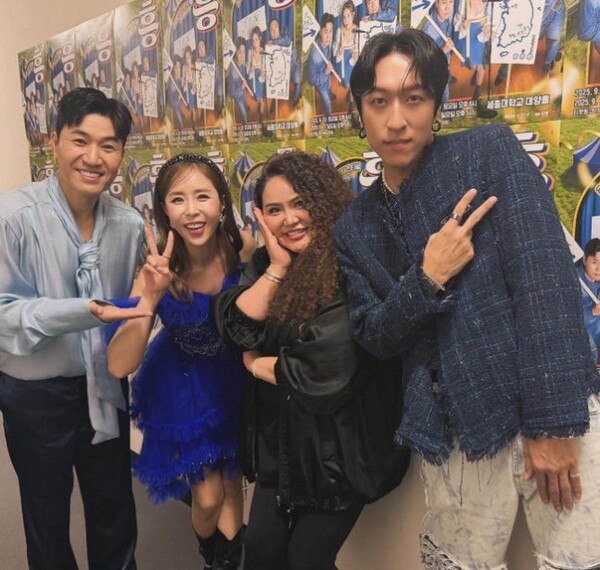 홍진영 언니 홍선영, 코요태 신지 절친-콘서트 관람