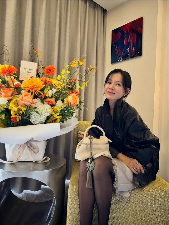 손예진, 이탈리아 럭셔리 브랜드 아테스토니와 겹경사