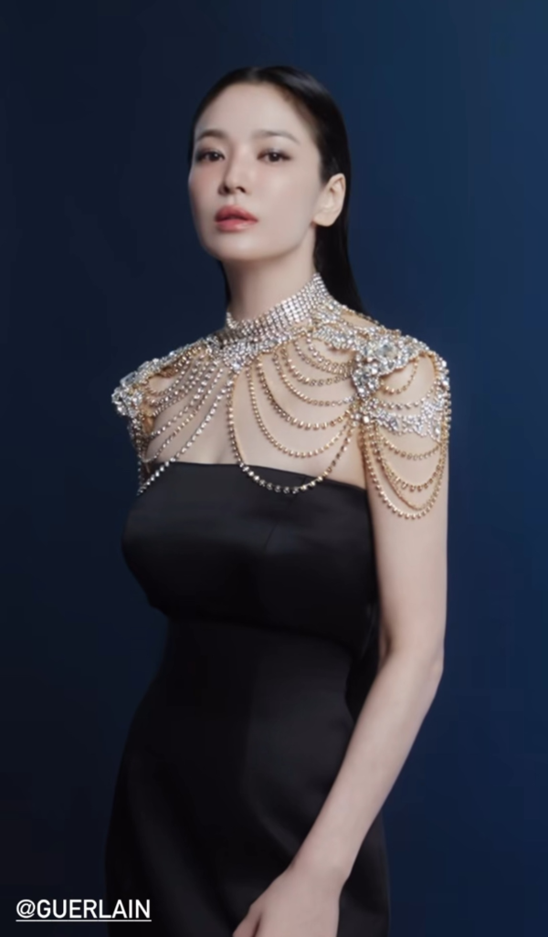 송혜교, 보석보다 더 어울리는 명품 미모