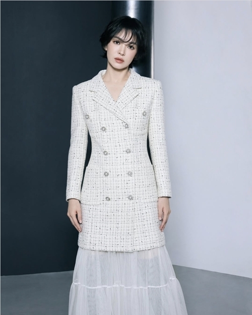 송혜교, 단발 뱅 헤어가 잘 어울리는 가을 여인