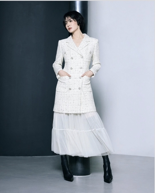 송혜교, 단발 뱅 헤어가 잘 어울리는 가을 여인