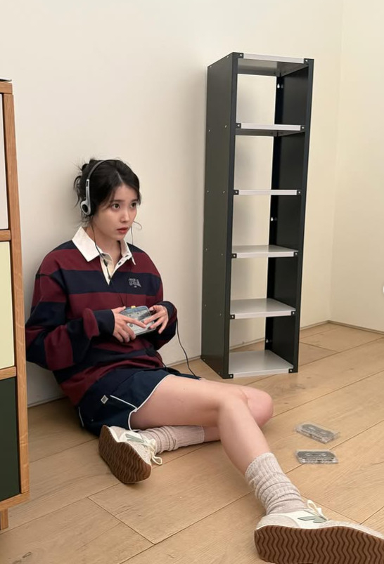 아이유, 살쪘다더니 날씬한 다리 과시