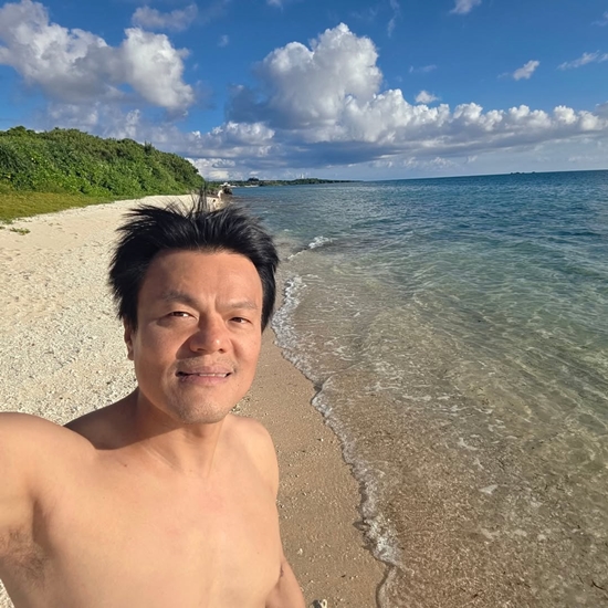 장관급 박진영, 황금 연휴 가족과 오키나와 여행