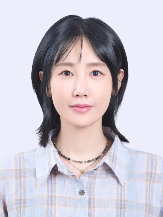 별, 동네에서 그냥 찍은 여권 사진인데 최고의 미모