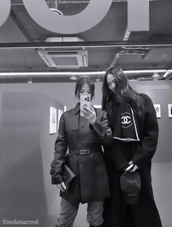 송혜교, 포토그래퍼 목정욱 우중 결혼식 축하